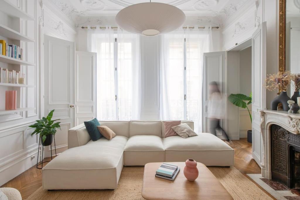 Appartamento Haussmannien 156m2 Avec Balcon Filant *
