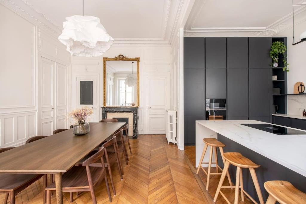 Haussmannien 156m2 Avec Balcon Filant Appartamento Parigi